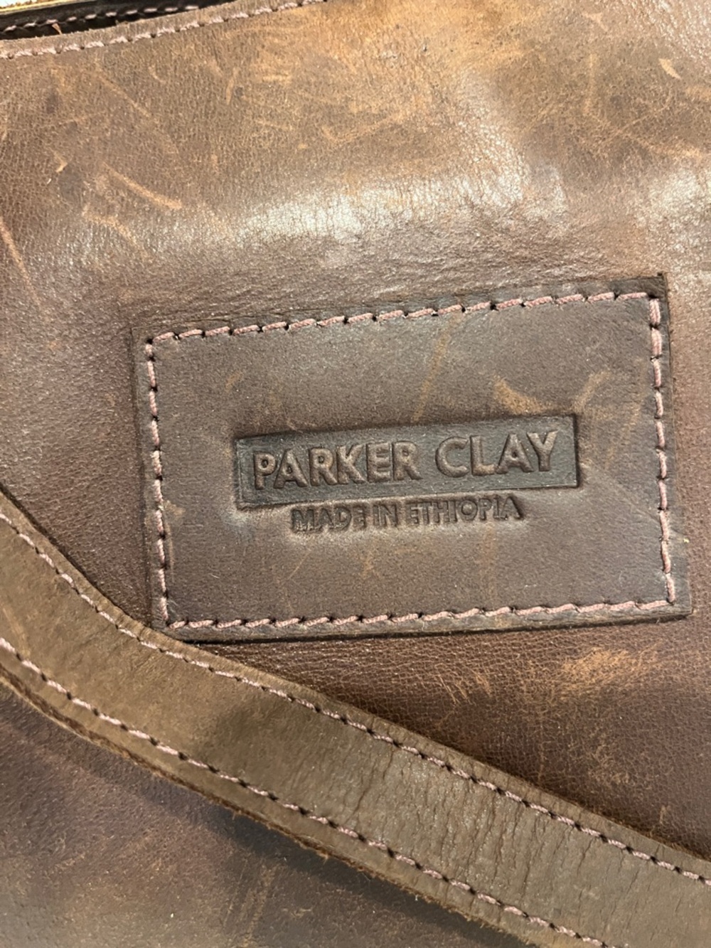 Parker Clay Eden Carryall Distressed Leather Tote Bag in Rust Brown - Picture 4 of 15